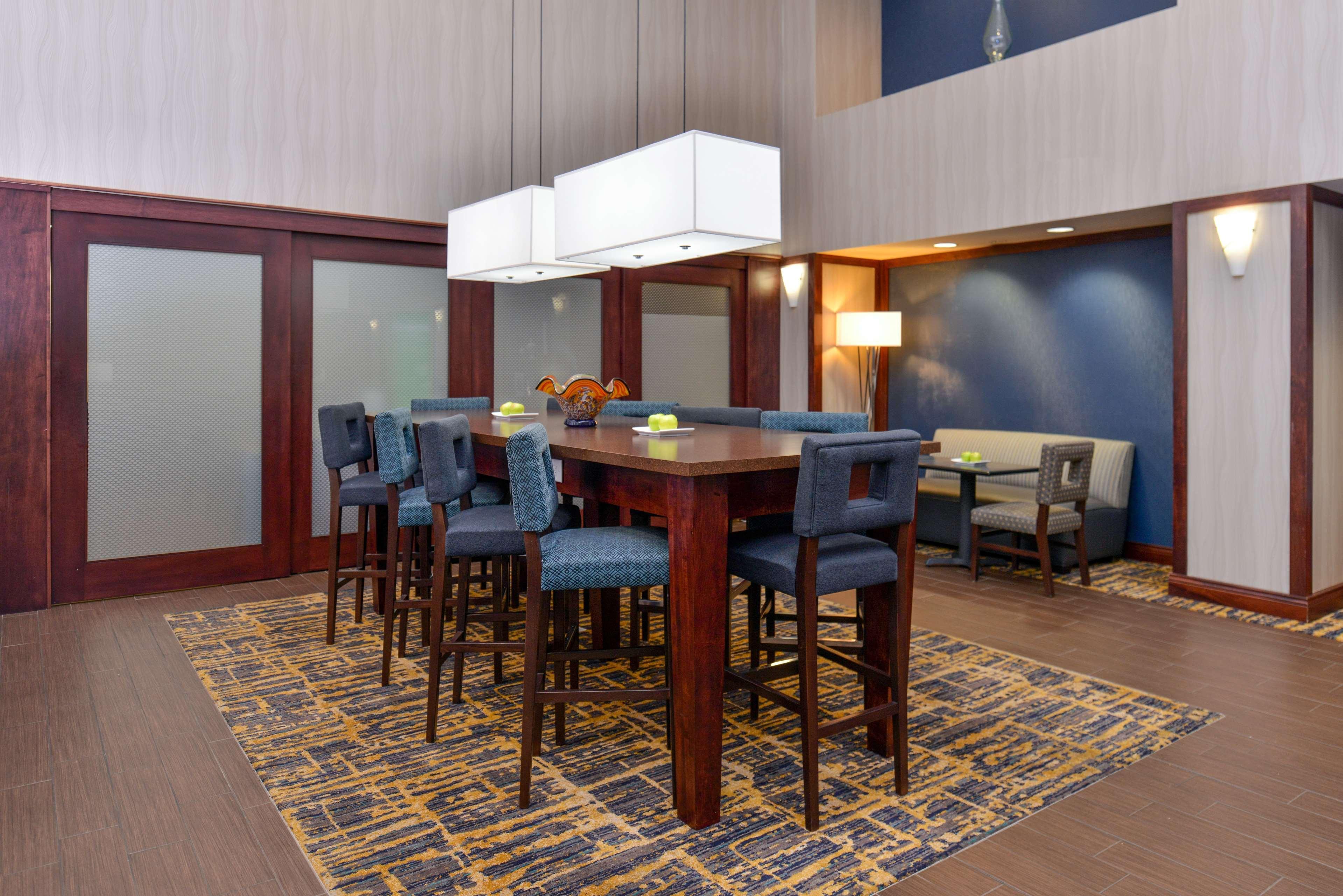 Hampton Inn & Suites Muncie Zewnętrze zdjęcie
