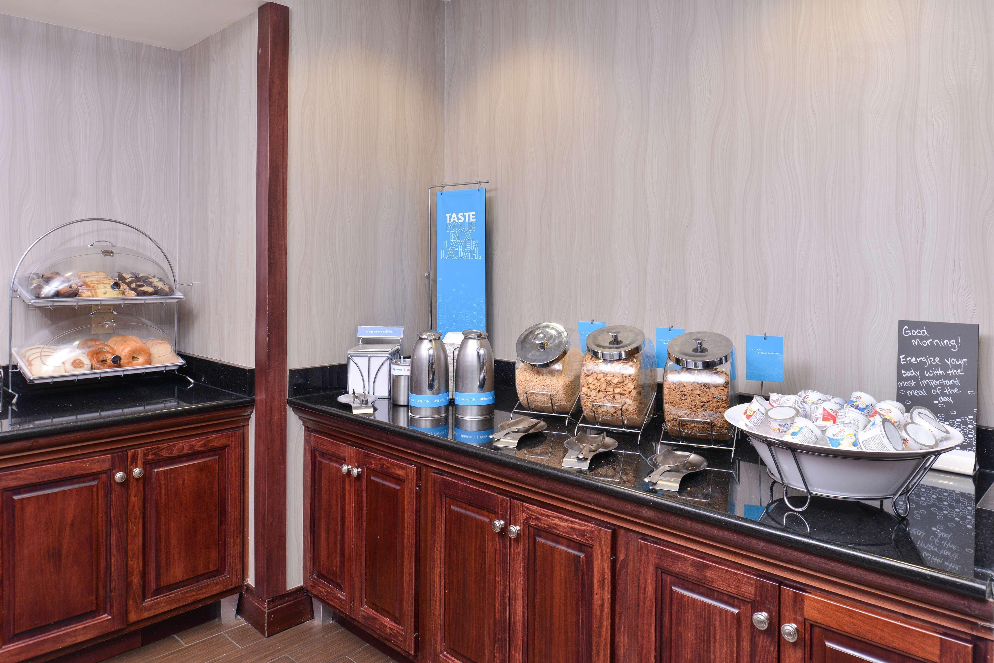 Hampton Inn & Suites Muncie Zewnętrze zdjęcie