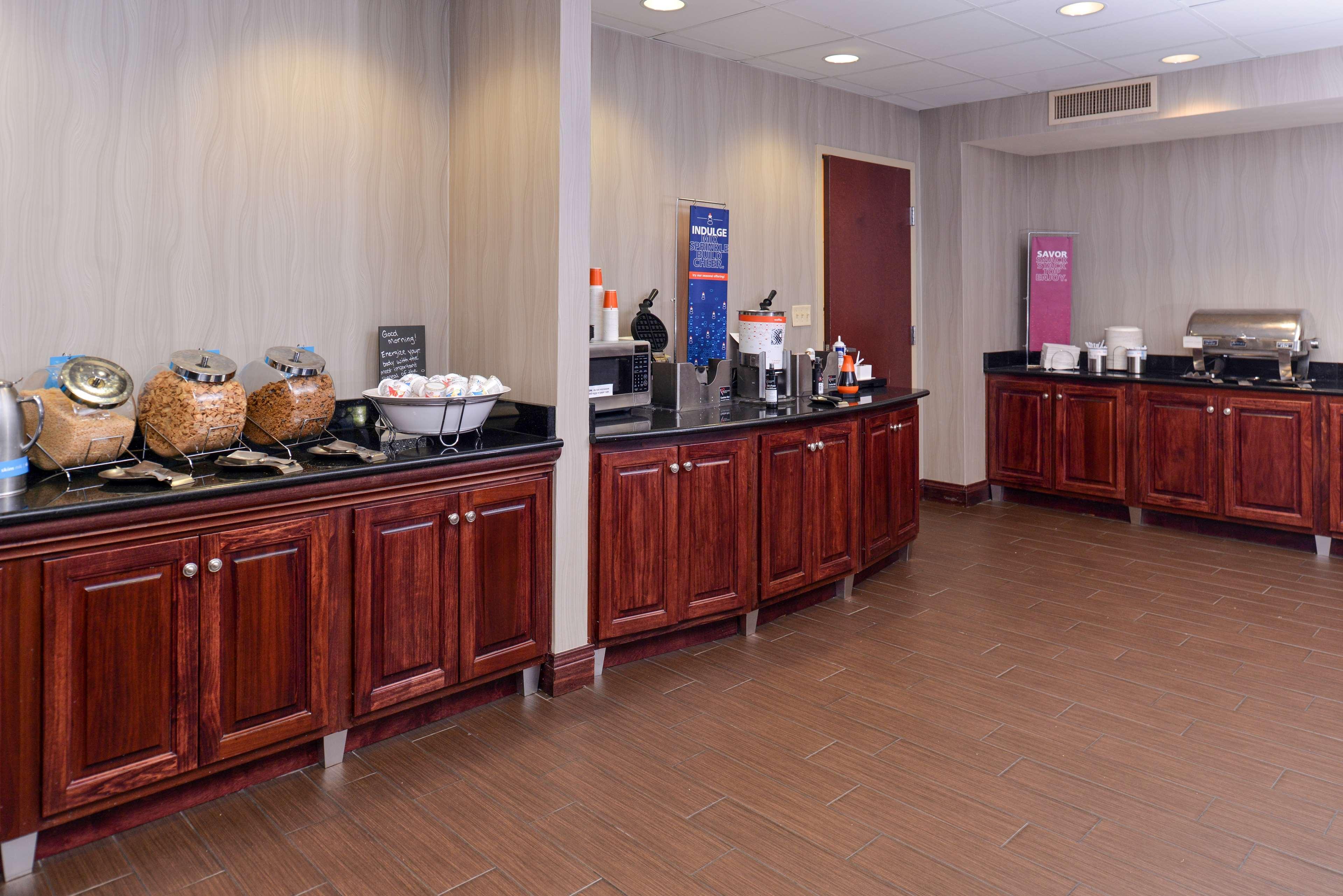 Hampton Inn & Suites Muncie Zewnętrze zdjęcie
