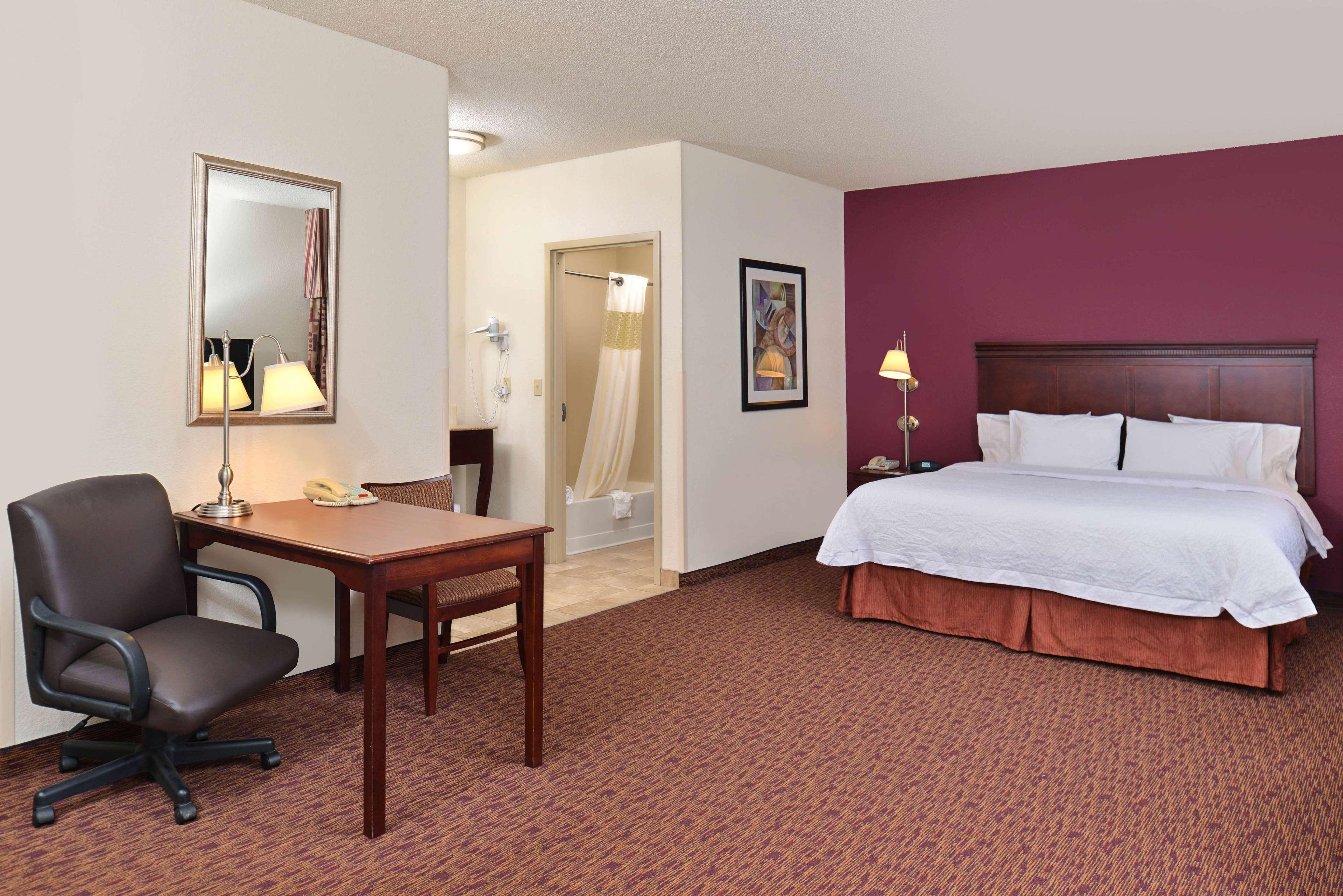 Hampton Inn & Suites Muncie Zewnętrze zdjęcie