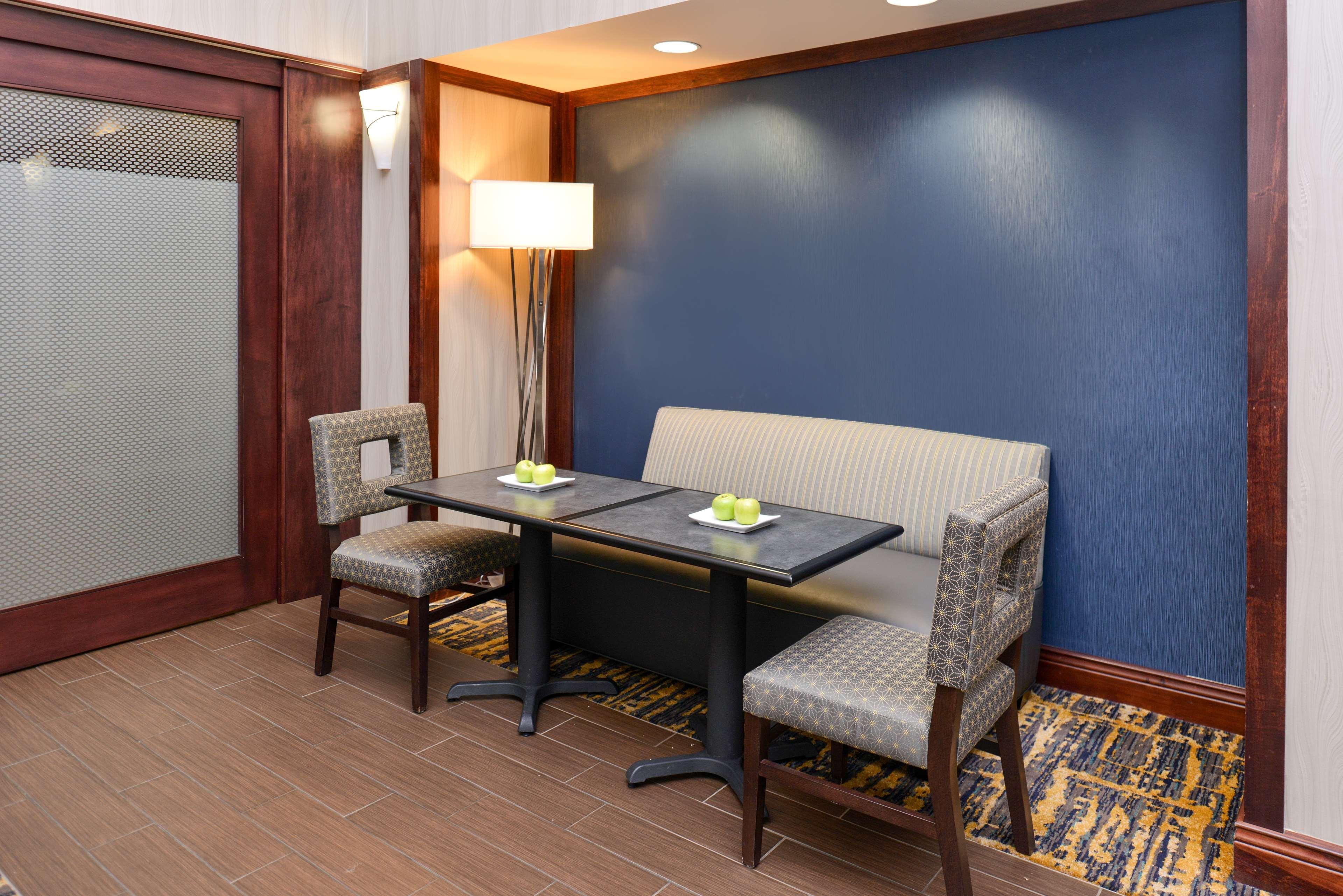 Hampton Inn & Suites Muncie Zewnętrze zdjęcie