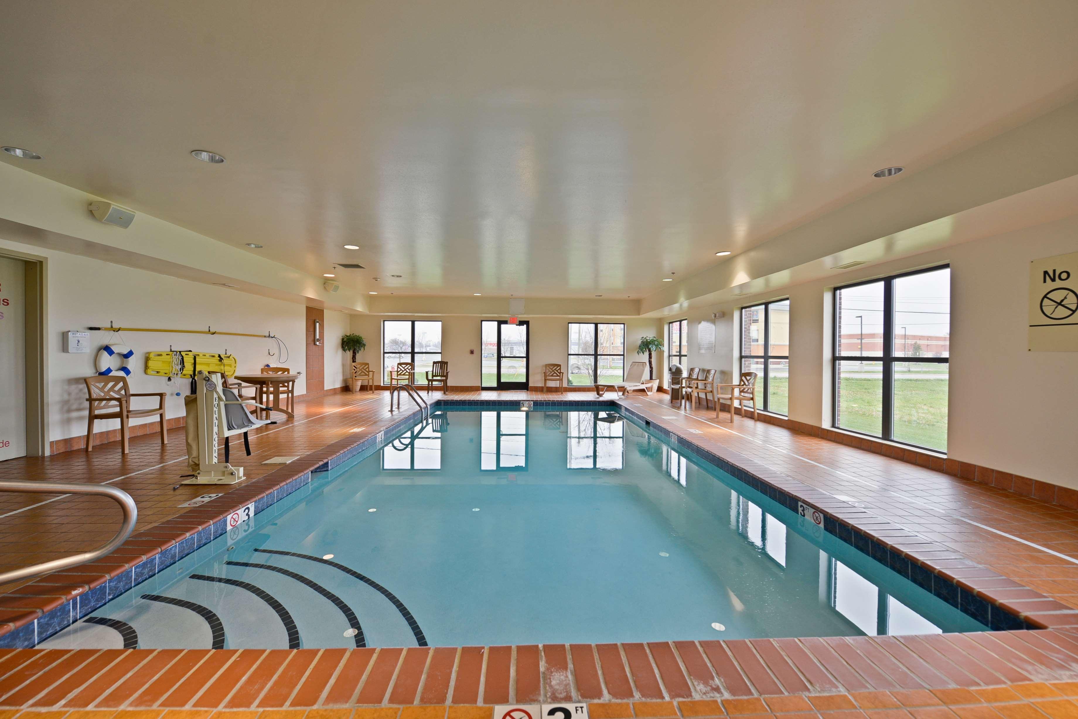 Hampton Inn & Suites Muncie Zewnętrze zdjęcie