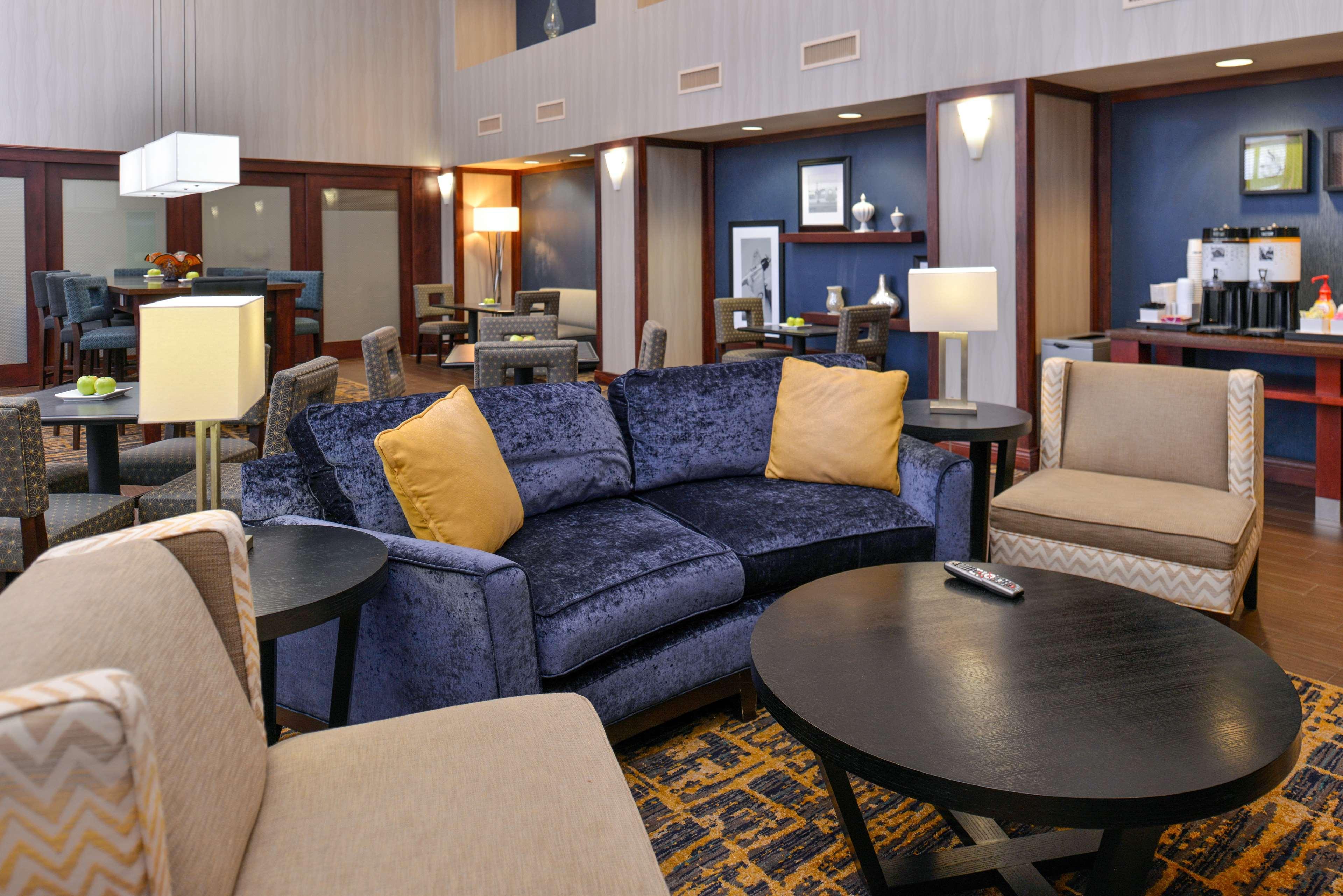 Hampton Inn & Suites Muncie Zewnętrze zdjęcie