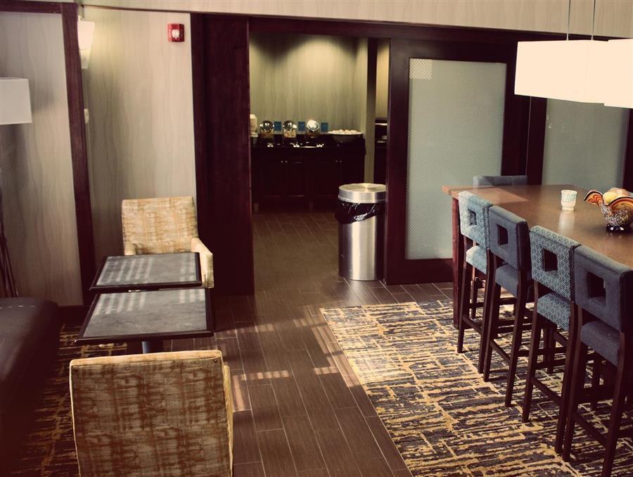 Hampton Inn & Suites Muncie Zewnętrze zdjęcie