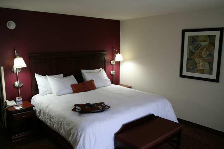 Hampton Inn & Suites Muncie Zewnętrze zdjęcie