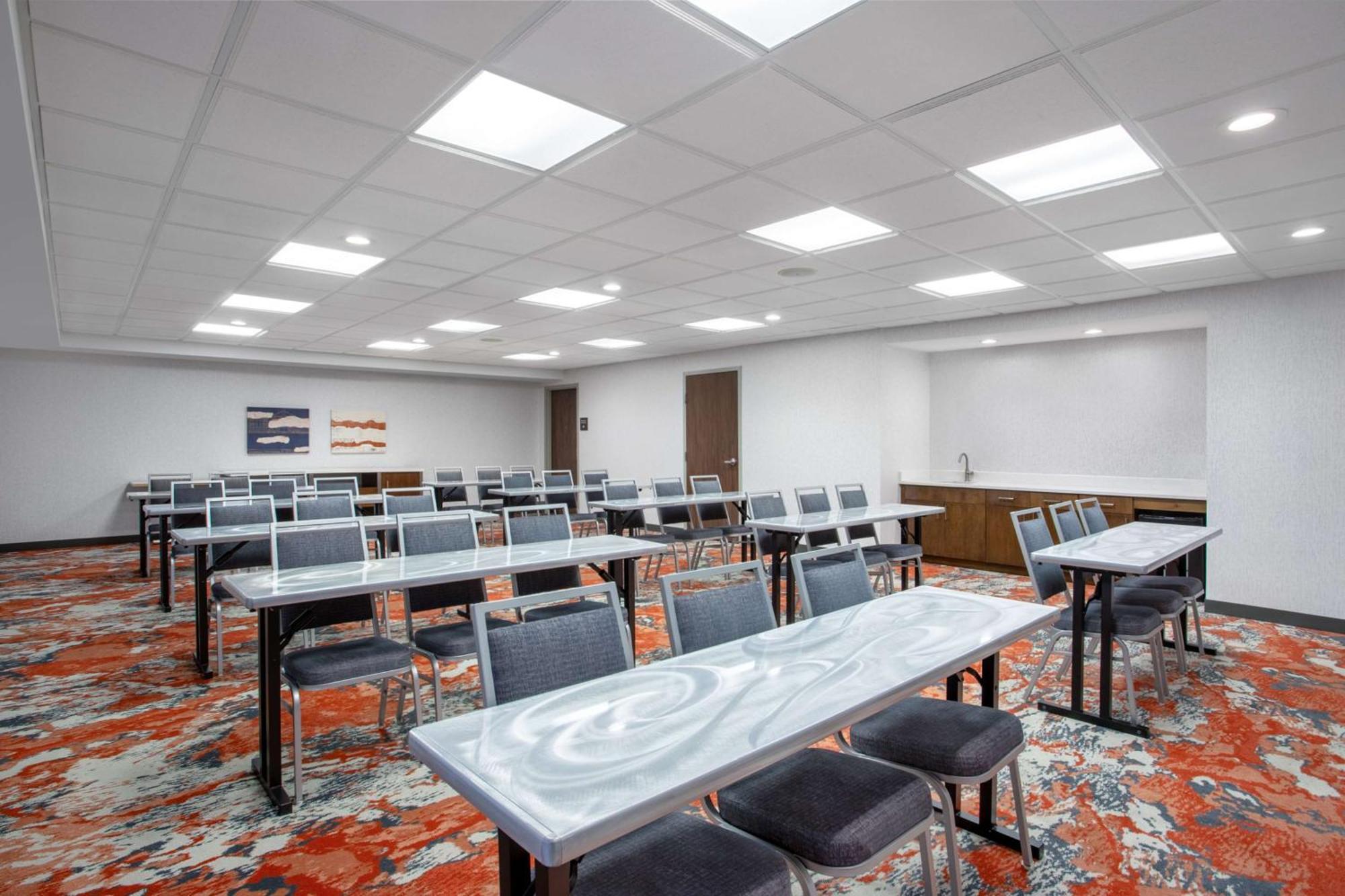 Hampton Inn & Suites Muncie Zewnętrze zdjęcie
