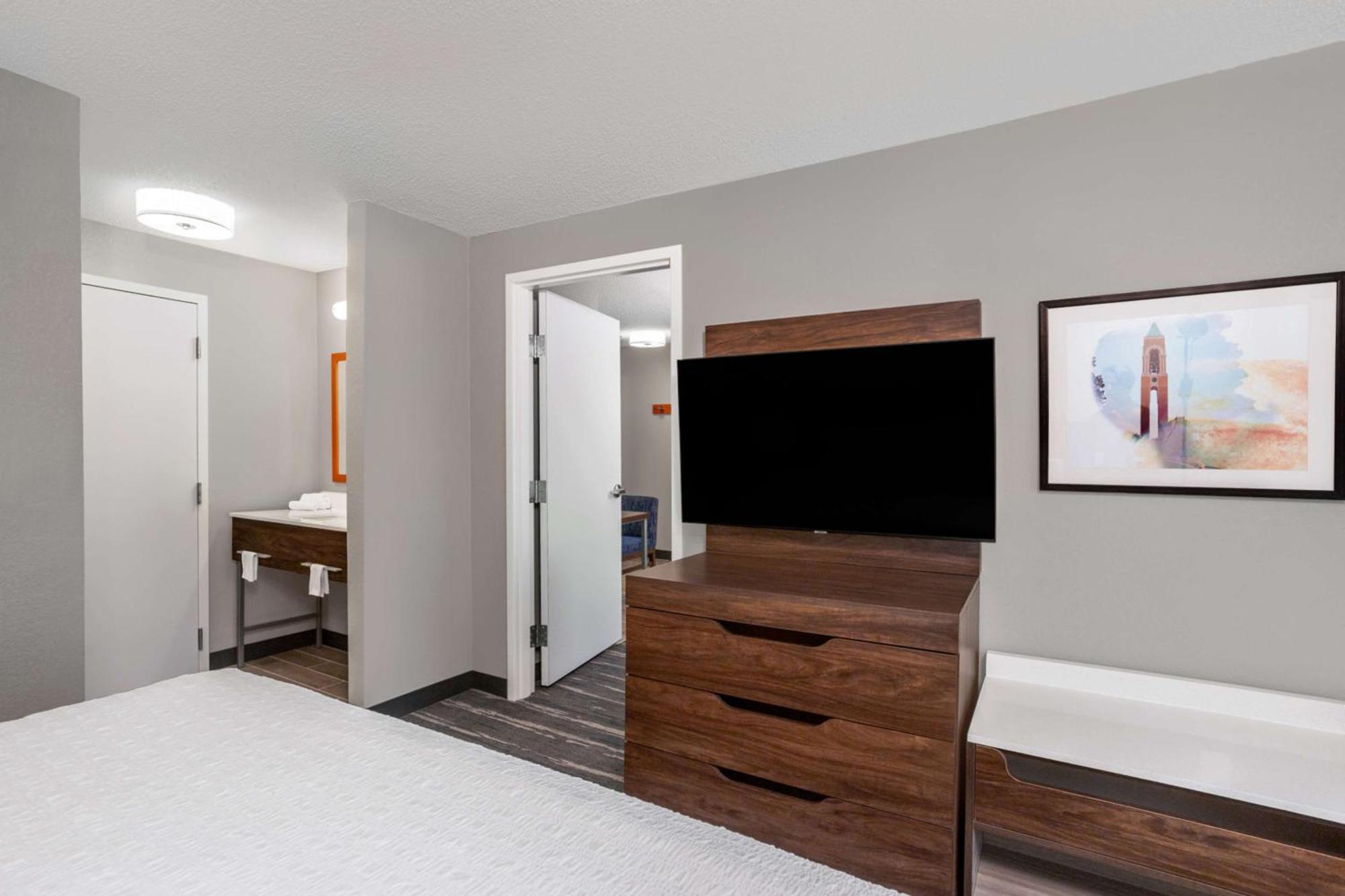 Hampton Inn & Suites Muncie Zewnętrze zdjęcie