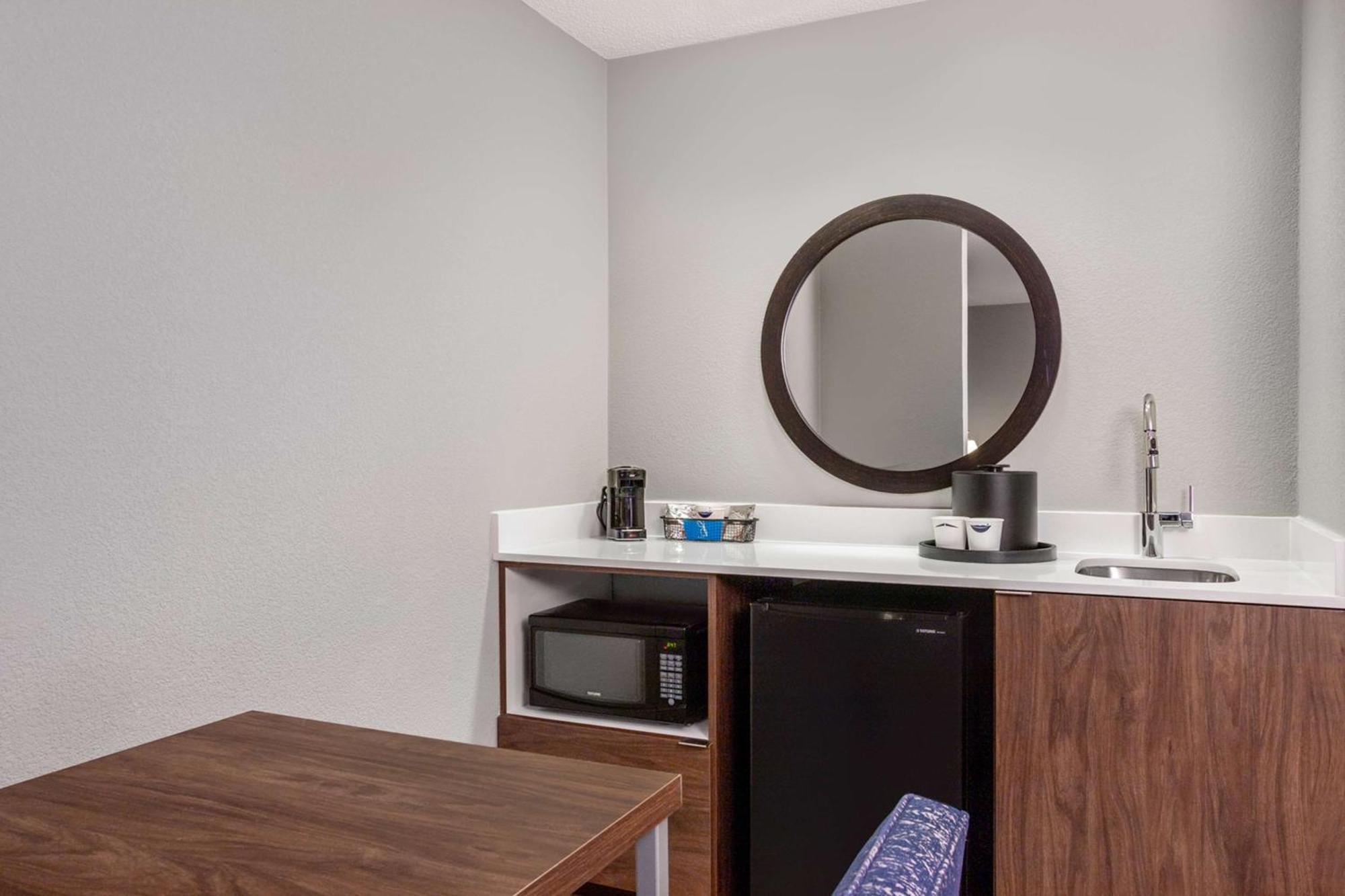 Hampton Inn & Suites Muncie Zewnętrze zdjęcie